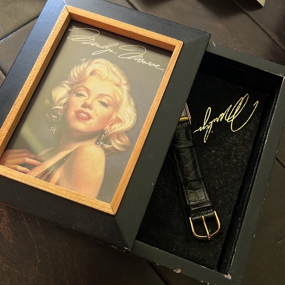 Fossil vintage Marilyn Monroe watch - Picture 3 of 8
